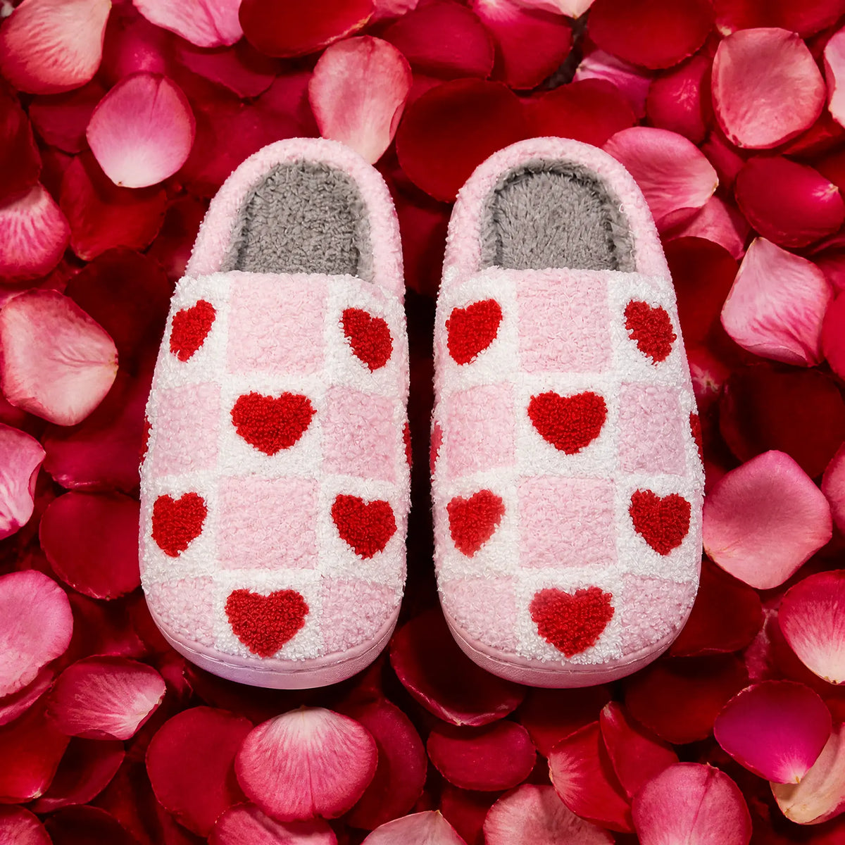 Chaussons Damier Cœurs Rouges Bochausson mise en scène