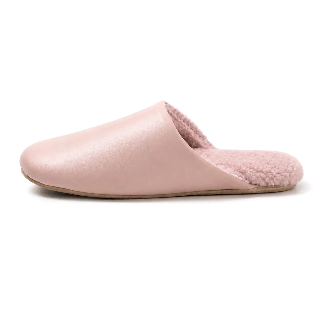 Chaussons en Cuir Fourré en Laine ARAN Bochausson vue de profil coloris Rose