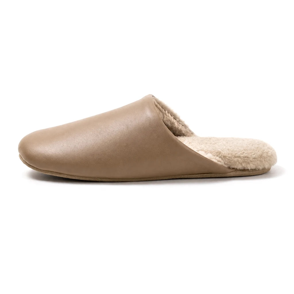 Chaussons en Cuir Fourré en Laine ARAN Bochausson vue de profil