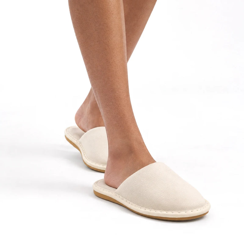 Chaussons en Cuir Surpiqué COPENHAGUE Bochausson porté aux pieds