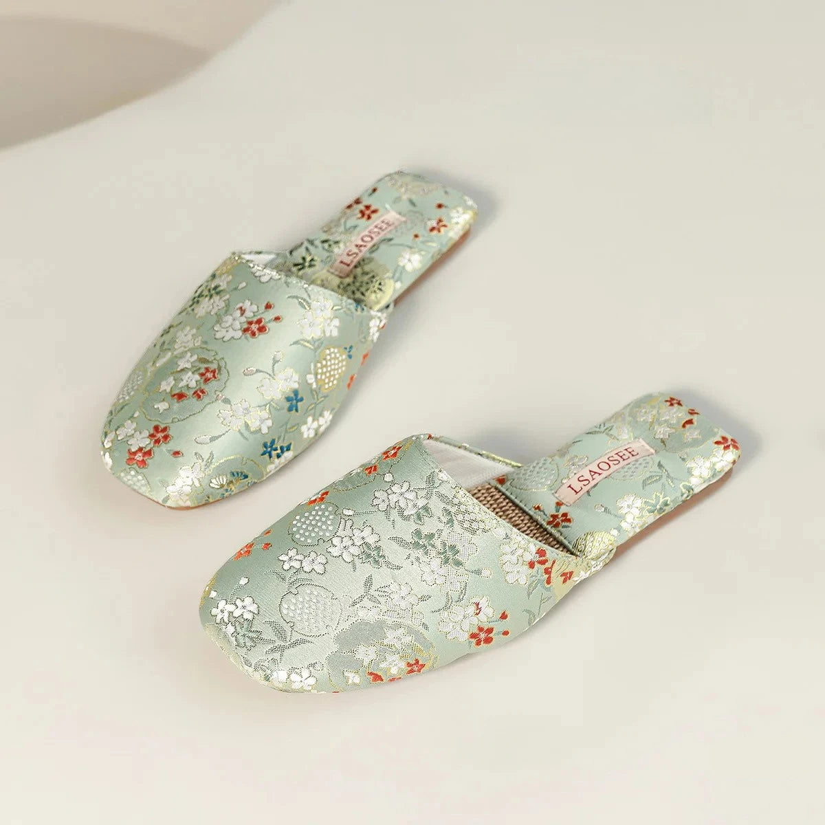 Chaussons femme mules brodées Bochausson vue de profil