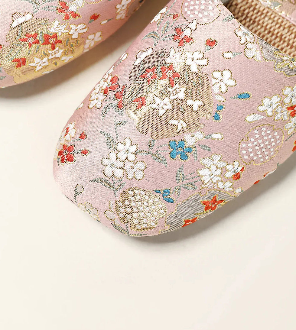 Chaussons femme mules brodées Bochausson vue portee