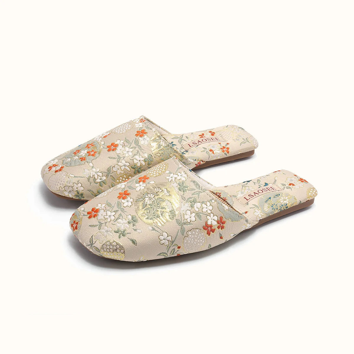 Chaussons femme mules brodées Bochausson mise en scene