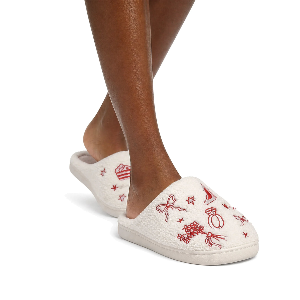 Chaussons Moumoute à Motifs Brodés Bochausson porté aux pieds, femme