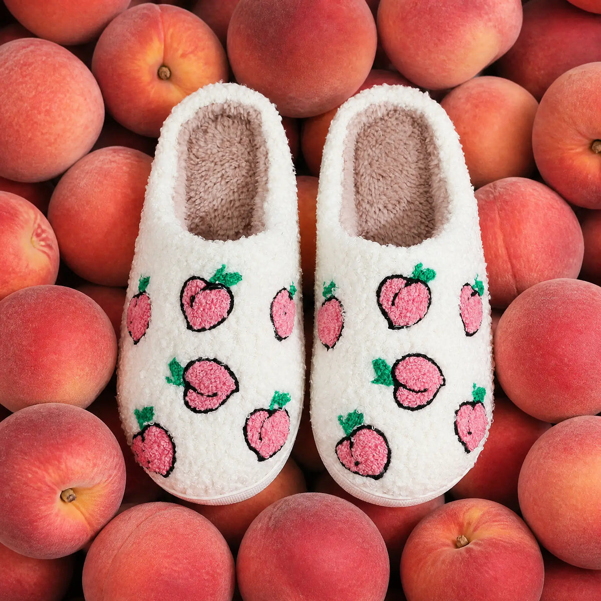 Chaussons Moumoute à Pêches Bochausson mise en scène