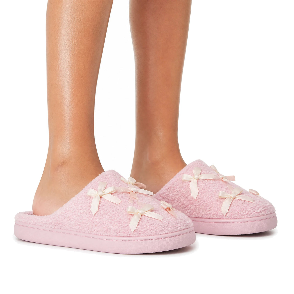 Chaussons Moumoute à Petits Nœuds Bochausson porté aux pieds, femme