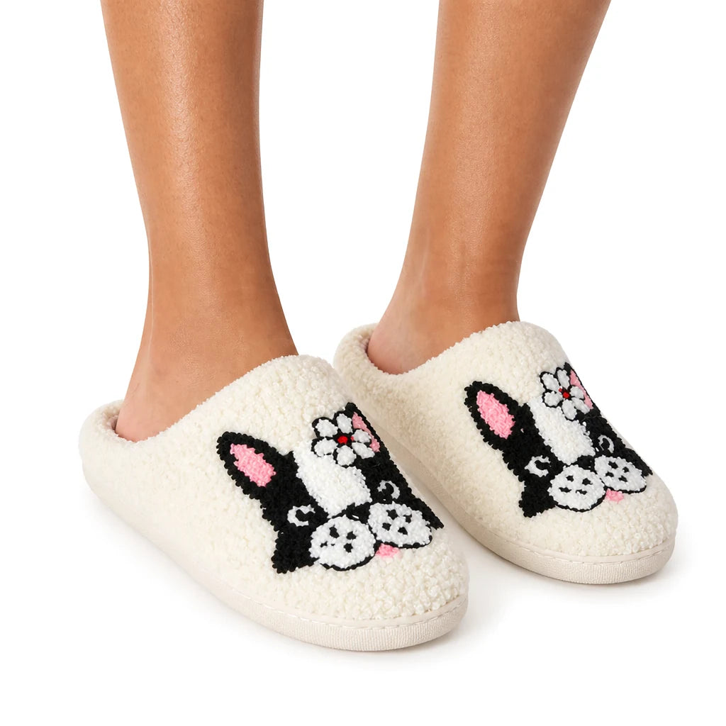 Chaussons Moumoute Bouledogue Bochausson porté aux pieds, femme