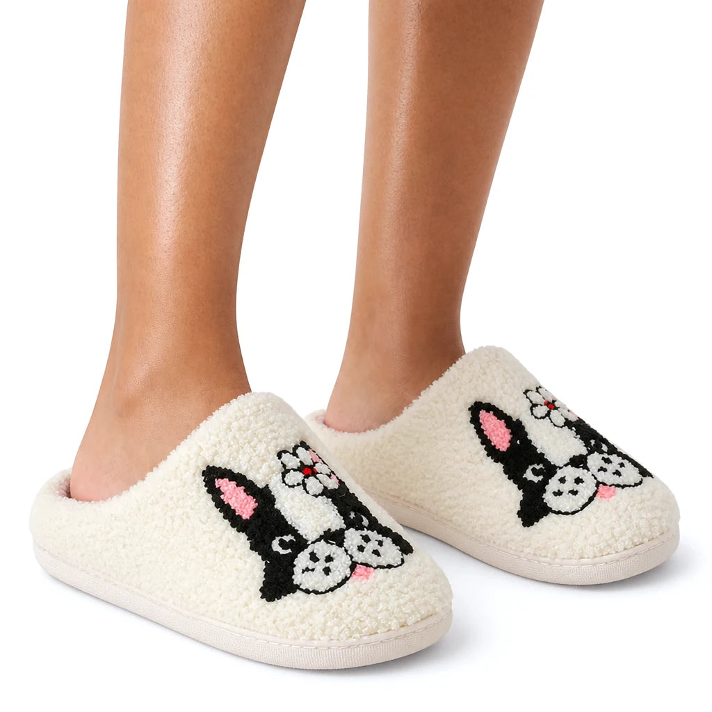 Chaussons Moumoute Bouledogue Bochausson porté aux pieds, femme