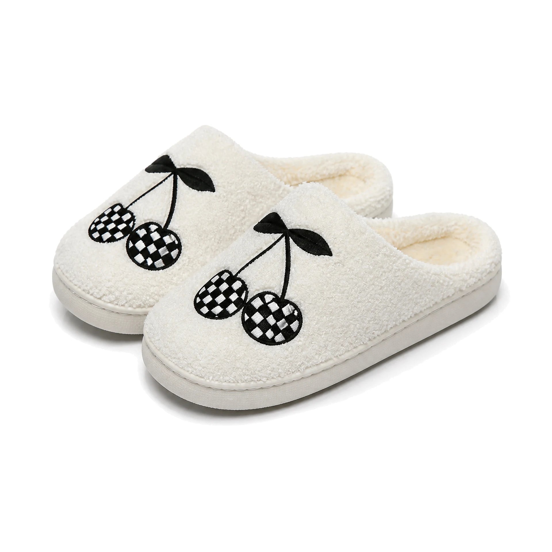 Chaussons Moumoute Cerises à Damier Bochausson vue trois-quarts de la paire