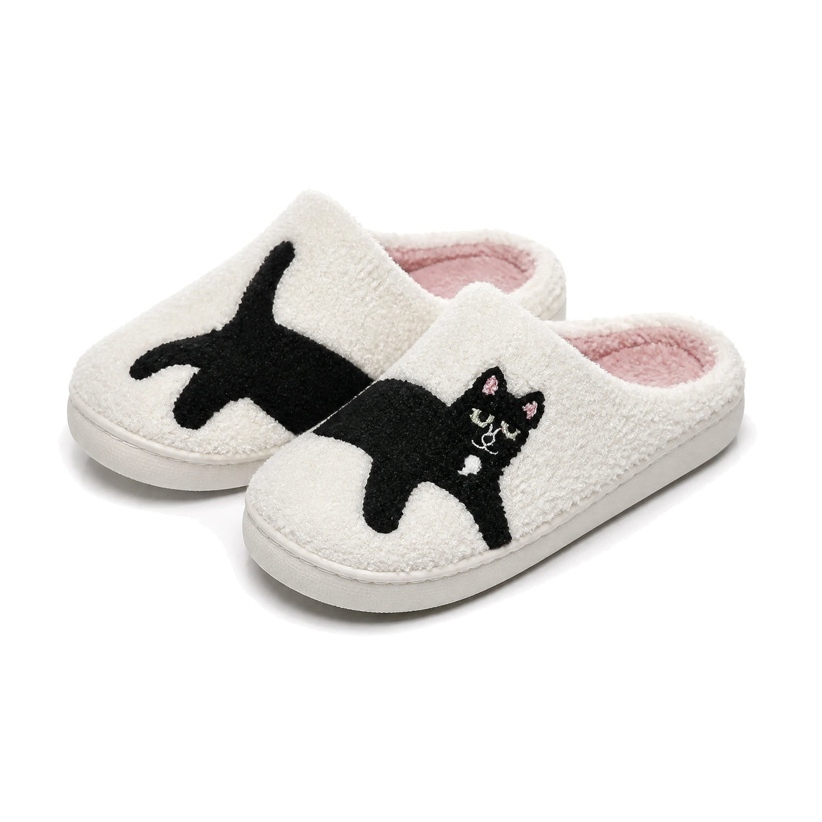 Chaussons Moumoute Chat Noir Bochausson vue trois-quarts de la paire