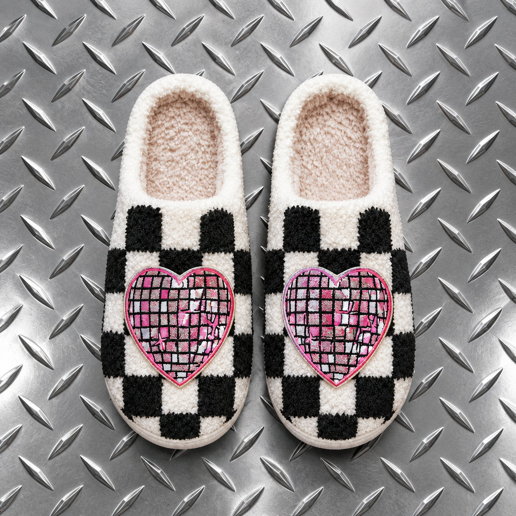 Chaussons Moumoute Damier Cœur Disco Bochausson mise en scène