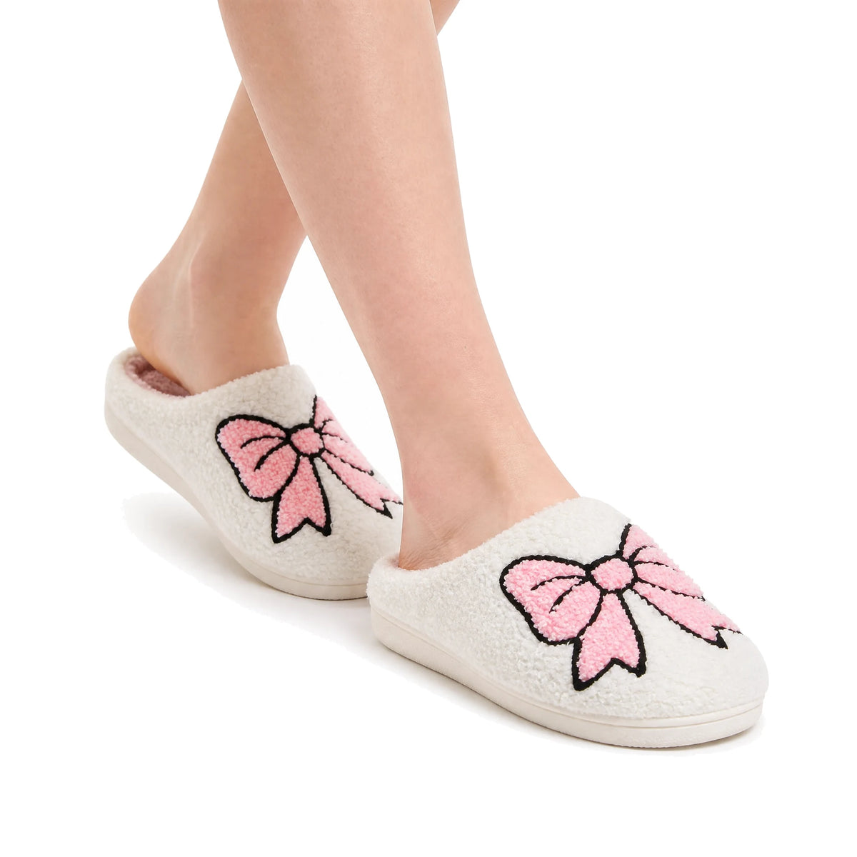 Chaussons Moumoute Grand Nœud Rose Bochausson porté aux pieds, femme