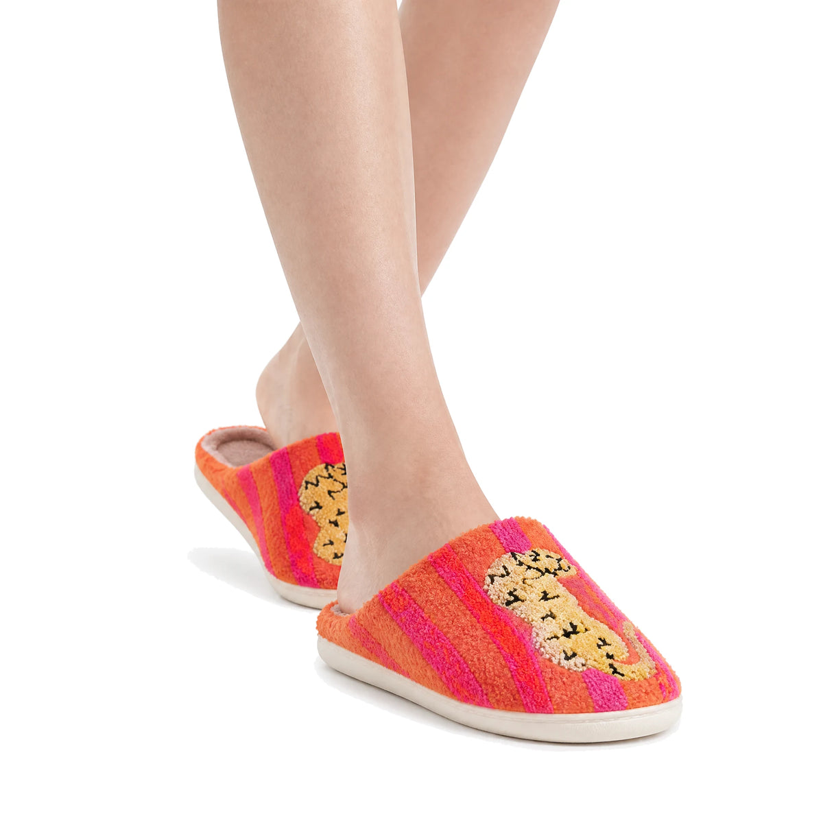 Chaussons Moumoute Léopard Bochausson porté aux pieds, femme