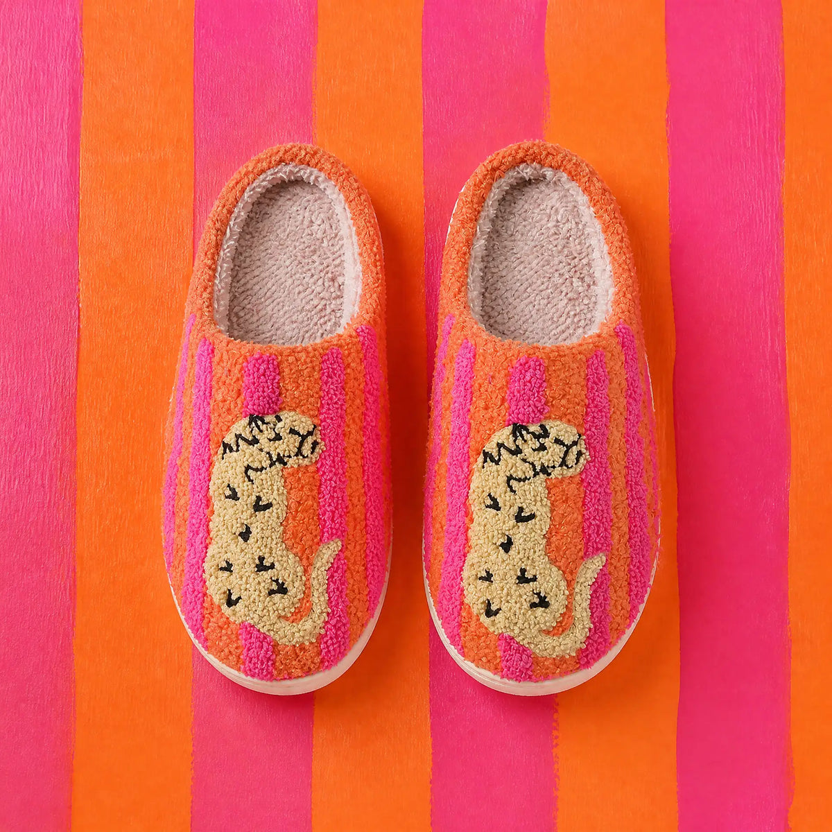 Chaussons Moumoute Léopard Bochausson mise en scène