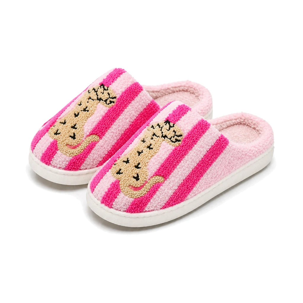 Chaussons Moumoute Léopard Bochausson coloris rose, vue trois-quarts de la paire