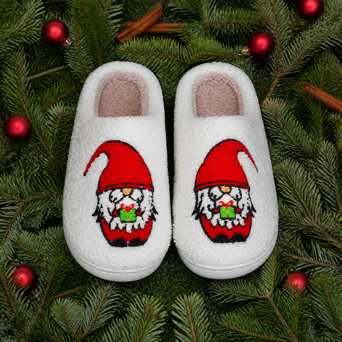 Chaussons Moumoute Lutin de Noël Rouge Bochausson mise en scène