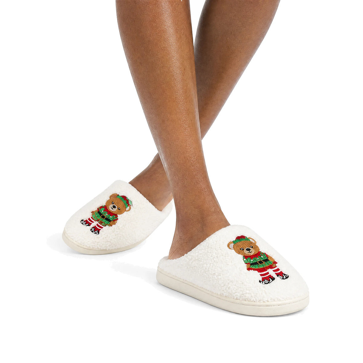 Chaussons Moumoute Ours de Noël Bochausson porté aux pieds, femme