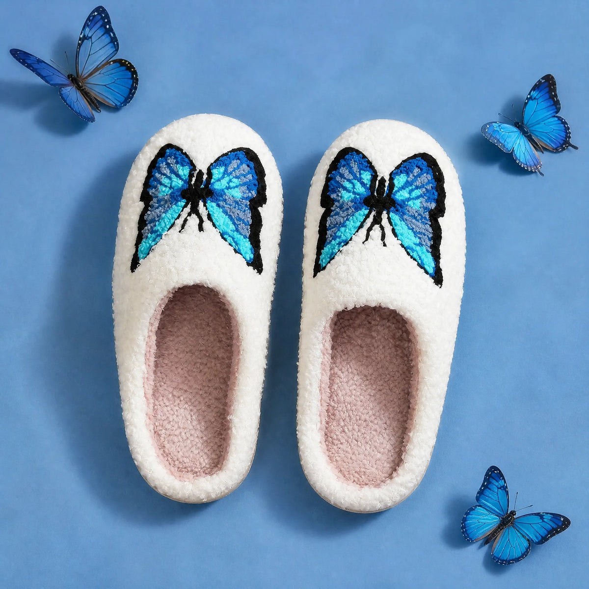 Chaussons Moumoute Papillon Bleu Bochausson mise en scène