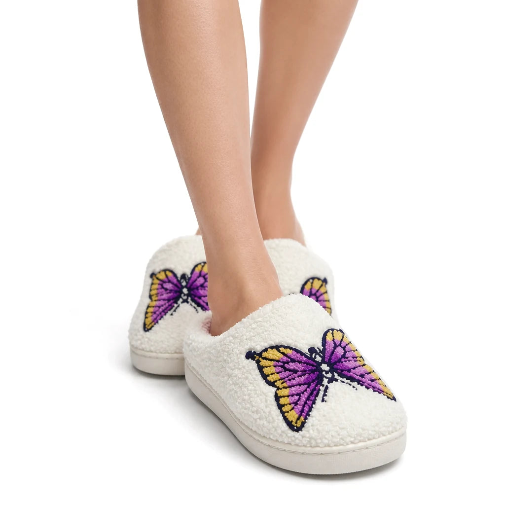 Chaussons Moumoute Papillon Violet Bochausson porté aux pieds, femme
