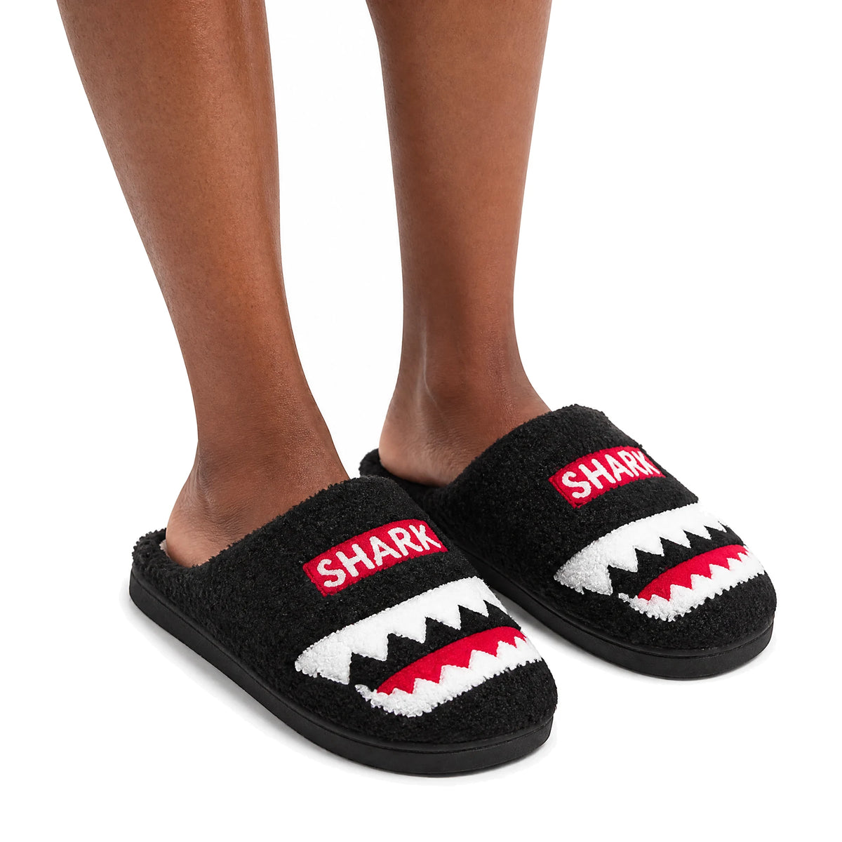 Chaussons Moumoute Requin Bochausson porté aux pieds, femme