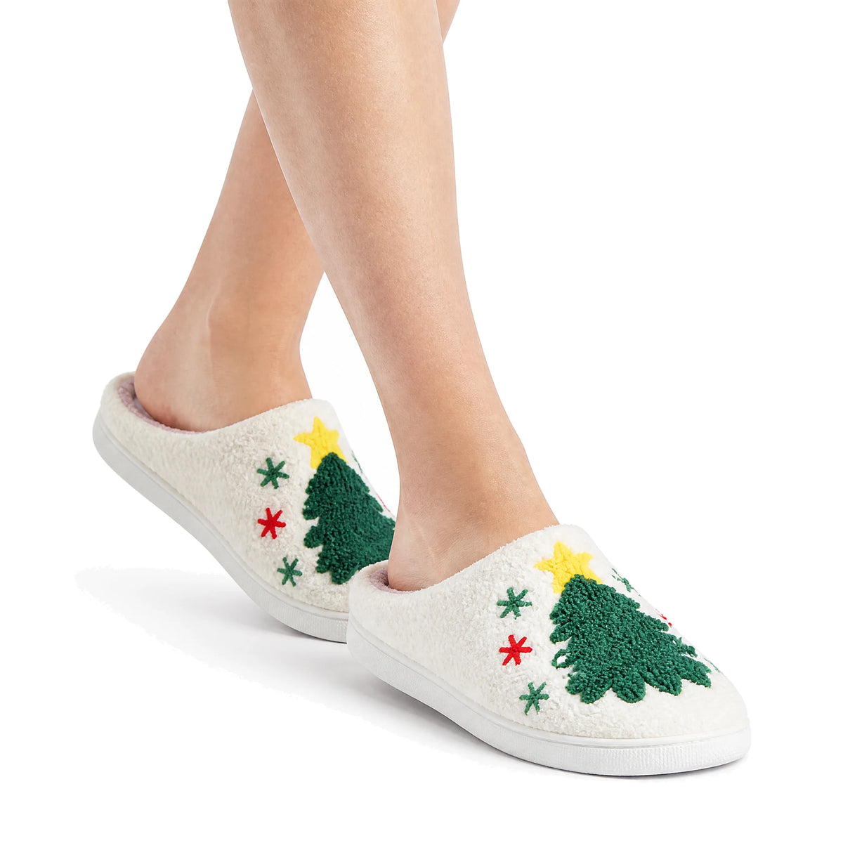 Chaussons Moumoute Sapin de Noël Bochausson porté aux pieds, femme