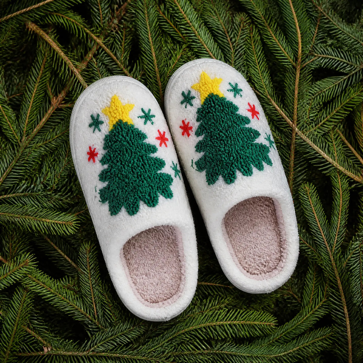 Chaussons Moumoute Sapin de Noël Bochausson mise en scène