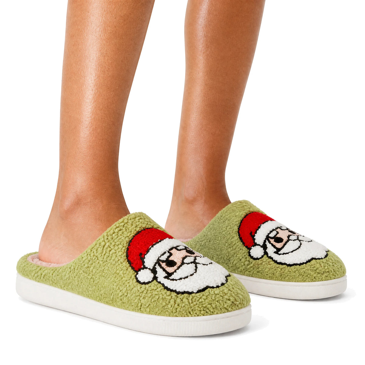 Chaussons Moumoute Tête de Père Noël Bochausson porté aux pieds, femme