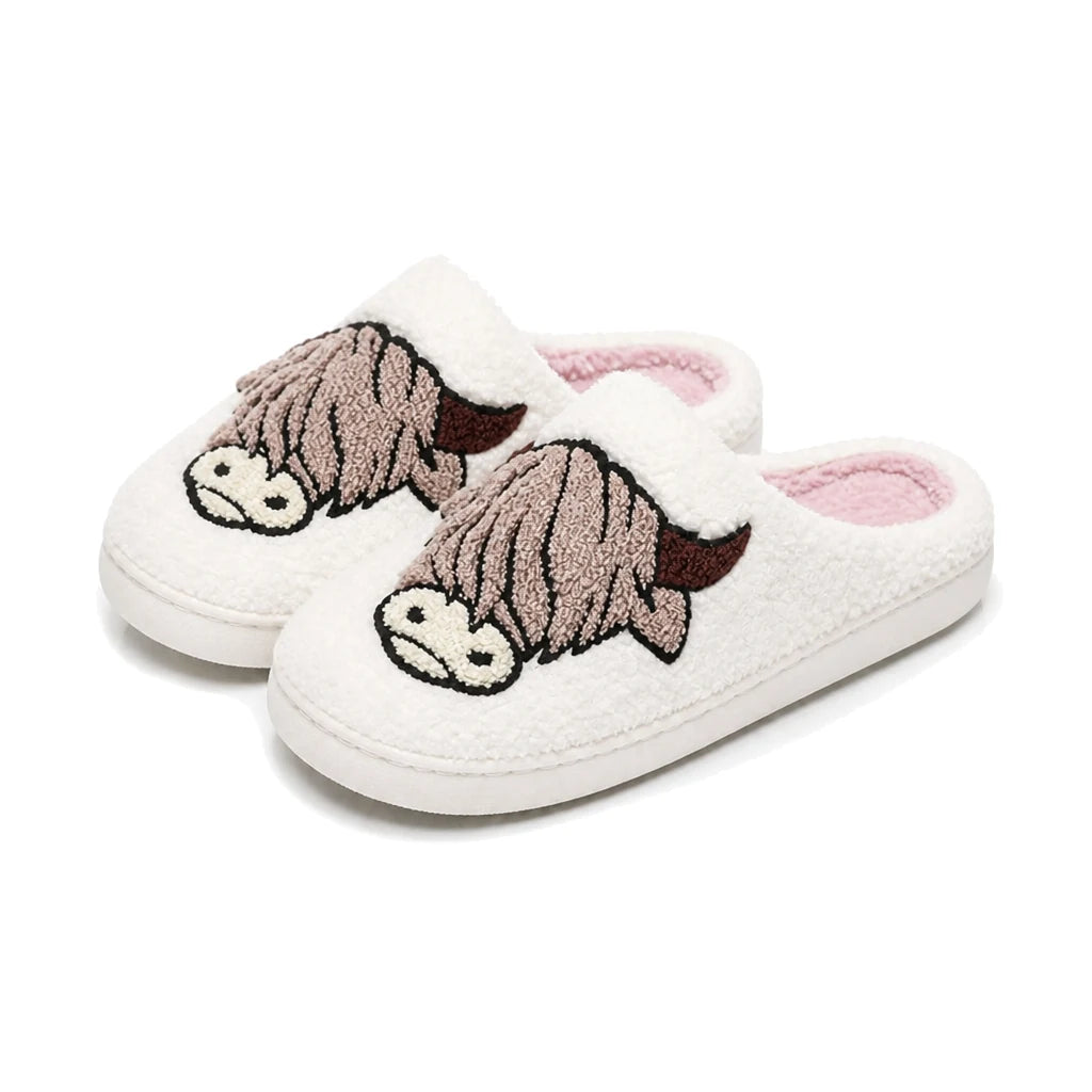 Chaussons Moumoute Vache Highland Bochausson coloris blanc, vue trois-quarts de la paire