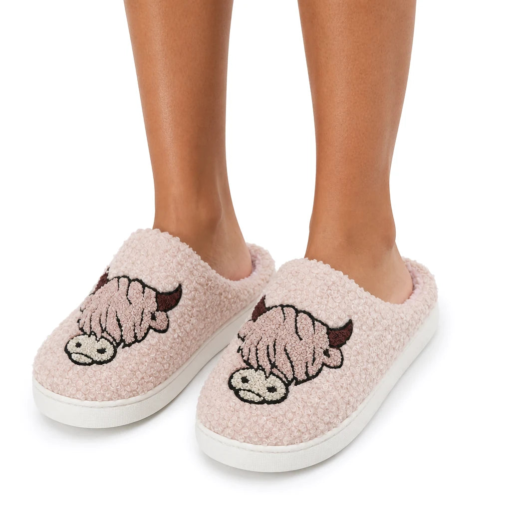 Chaussons Moumoute Vache Highland Bochausson porté aux pieds, femme