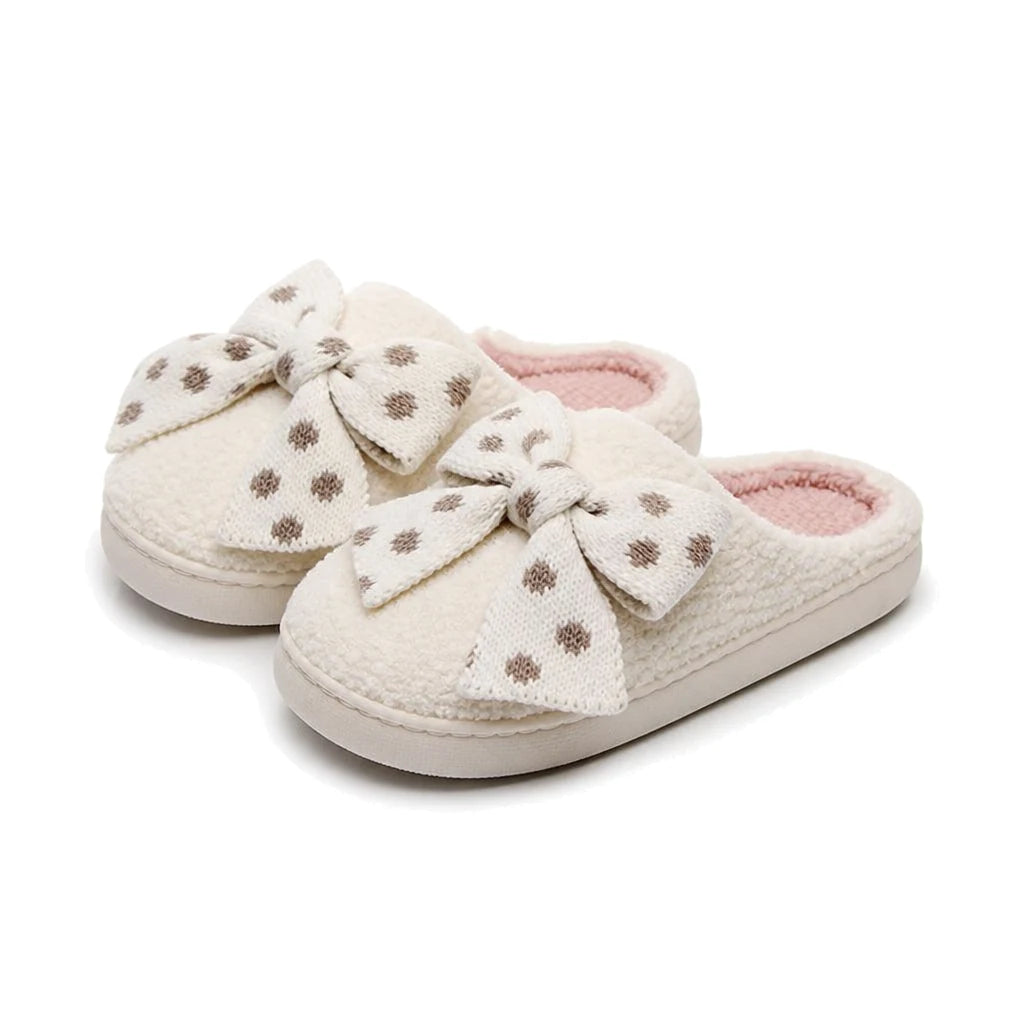 Chaussons Moumoute Gros Nœud à Pois Bochausson vue trois-quarts de la paire
