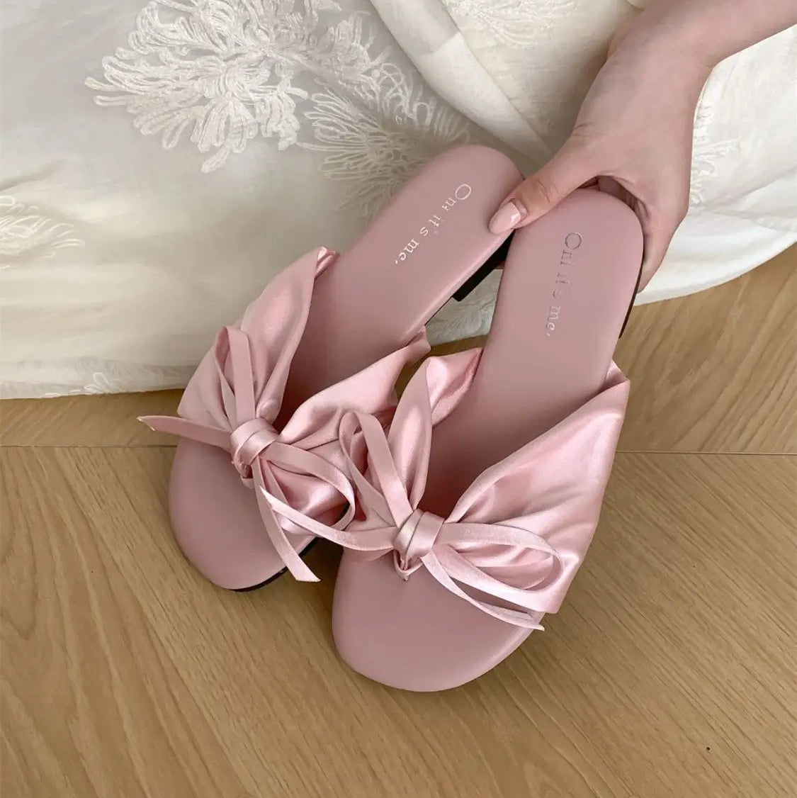Chaussons tongs en satin pour femme Bochausson vue arriere