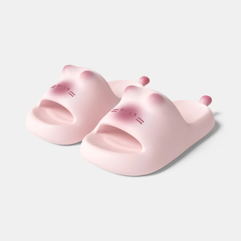 Claquettes Chat Femme Piscine Bochausson mise en scene