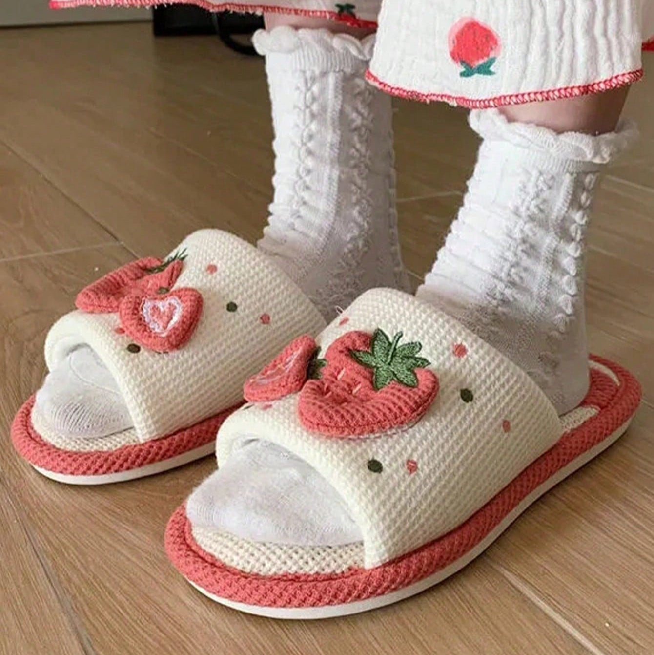 Claquettes Femme Fraise Bochausson vue de cote