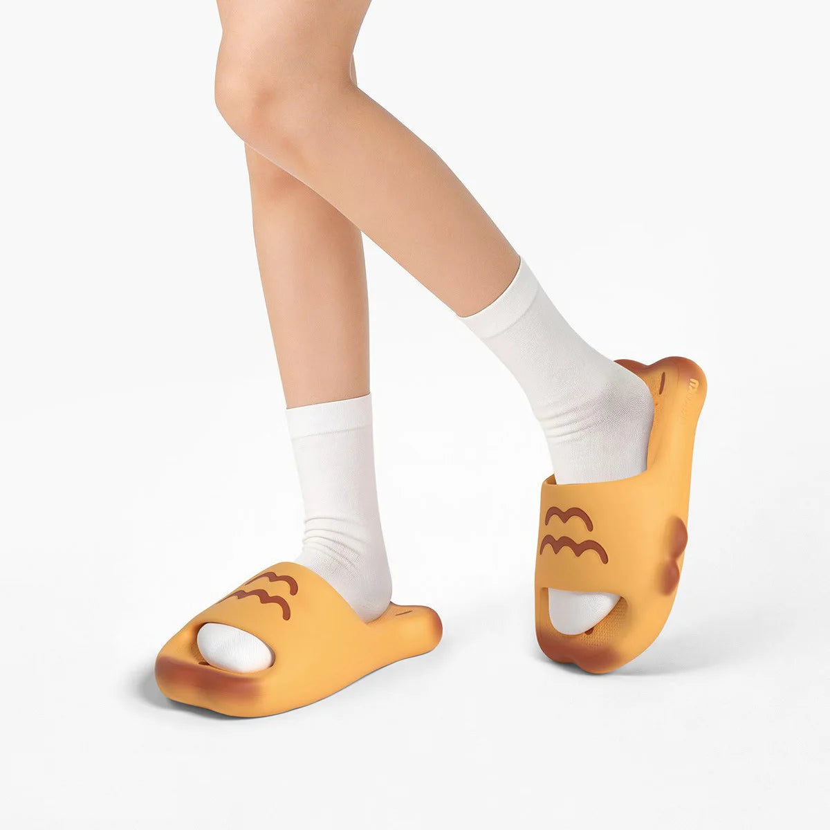 Claquettes Poisson Kawaï Femme Été Bochausson vue de profil